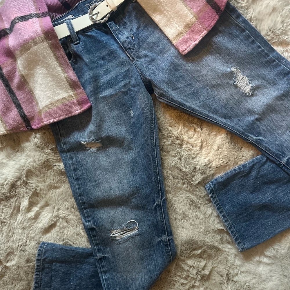 Decree Straight Leg Boyfriend Blue Denim Distressed Jeans
Women's Size 9